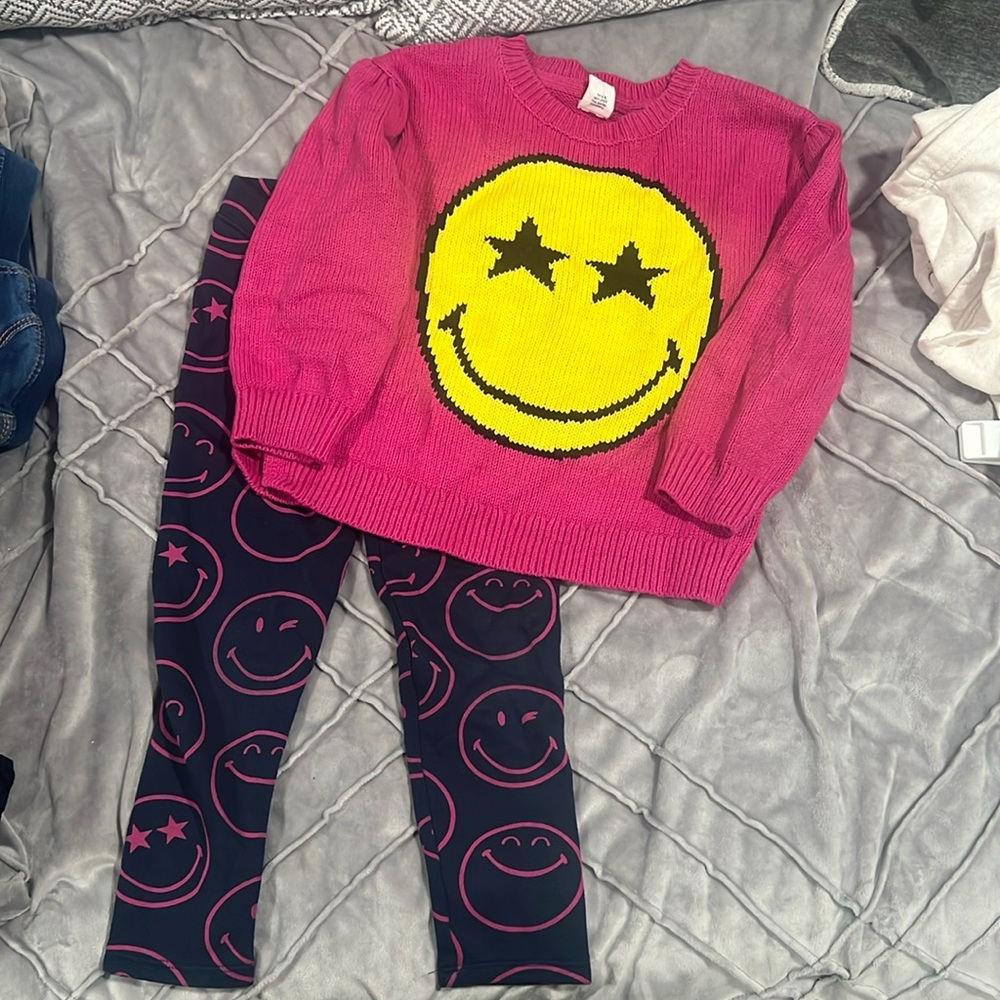 Smiley world outfit